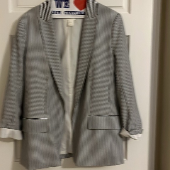 Navy and white striped H&M blazer, size 10 - Picture 4 of 5